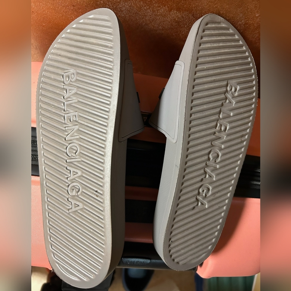 Balenciaga Gray Logo Slide Sandals - Picture 2 of 3